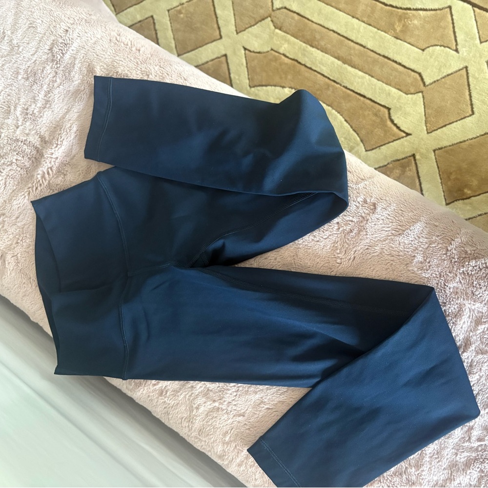 Lululemon Women's Navy High-Waist 23” align Leggings - Picture 2 of 4